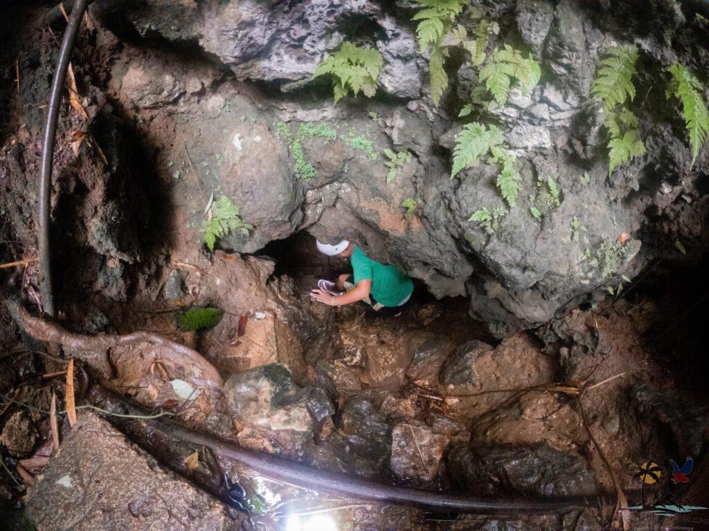 Entrance hole to Cantabon cave