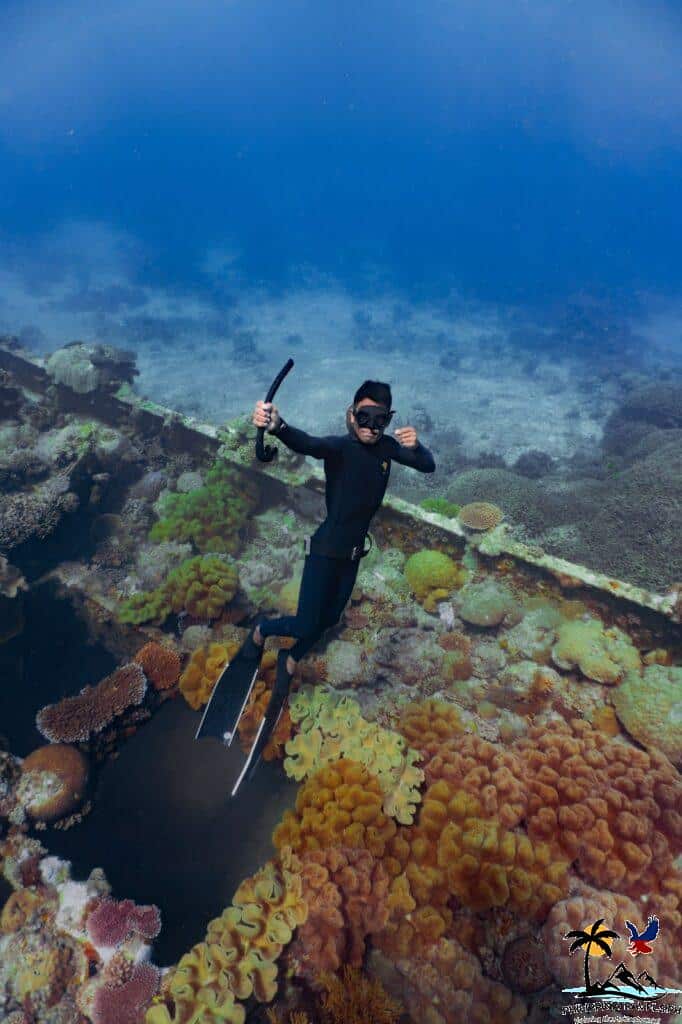 Man posing under the sea